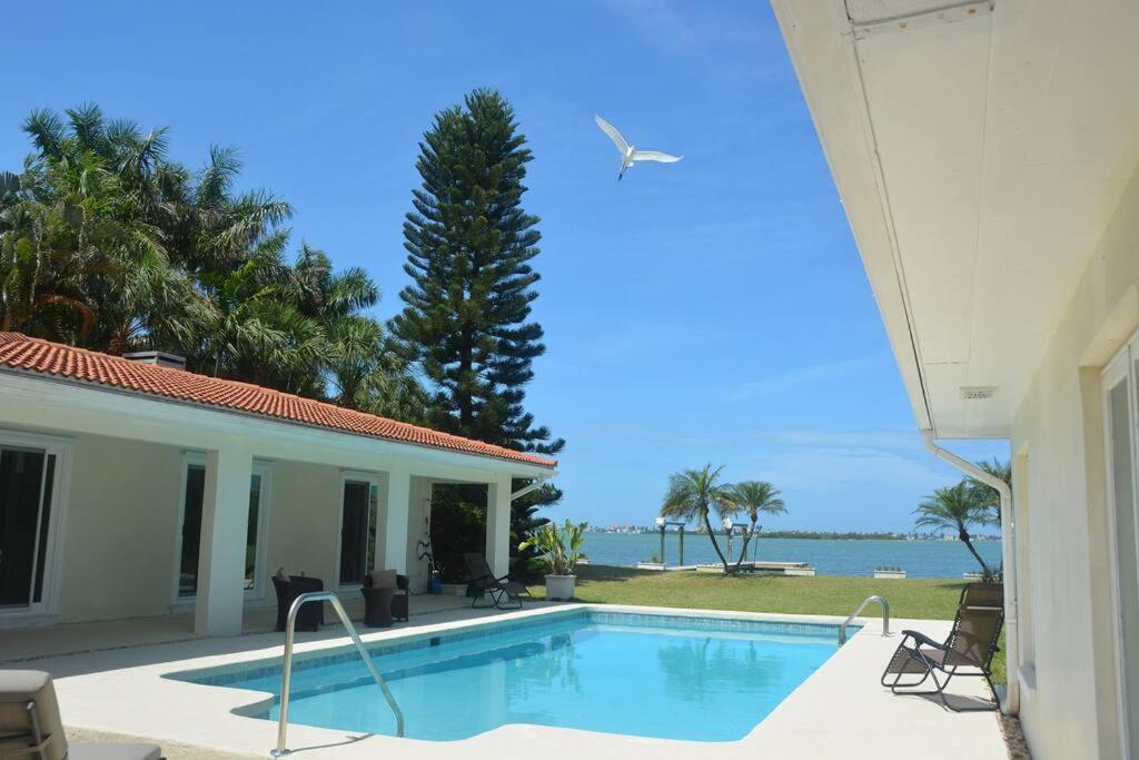 Perfecto'S Retreat- Luxury Cabin Villa St. Petersburg Exterior photo